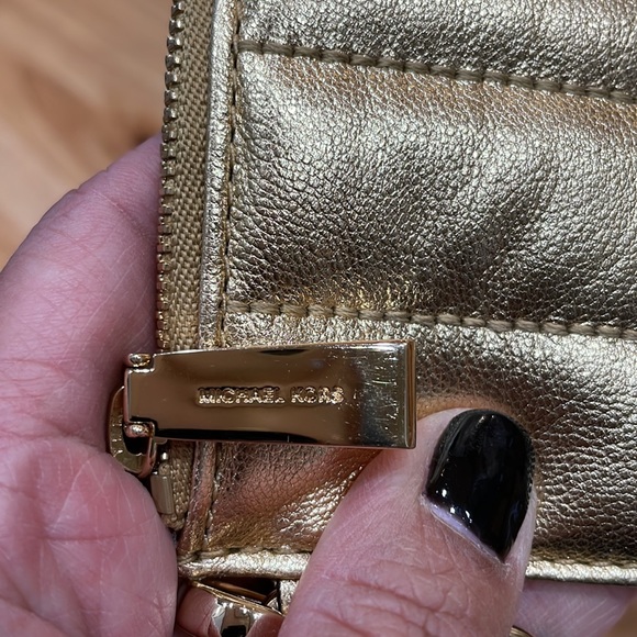 Michael Kors medium Panel Quilted pouch wristlet gold zip top - Picture 8 of 9